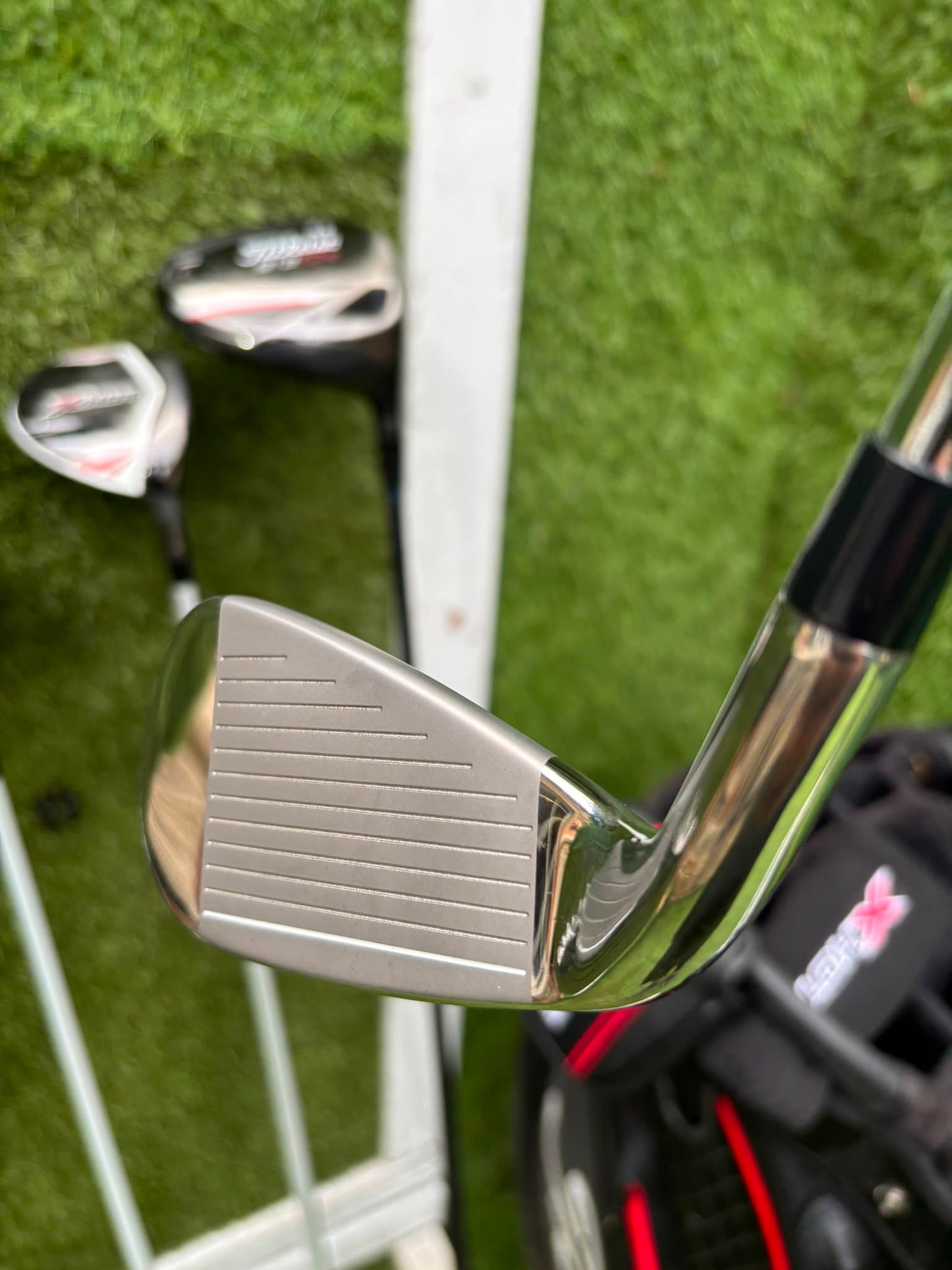New Wilson Staff D7 Irons, Titleist Driver, Callaway Wood & Hybrid, New Wilson Infinite Putter Titleist Waterproof Cart Bag