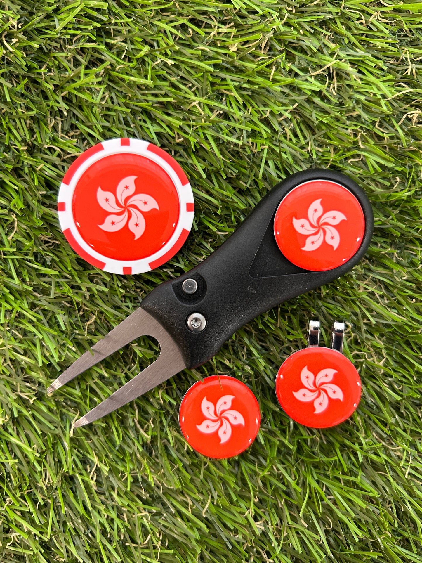 Flags of the World Traditional Pitchfork including 3 Flag markers and poker chip