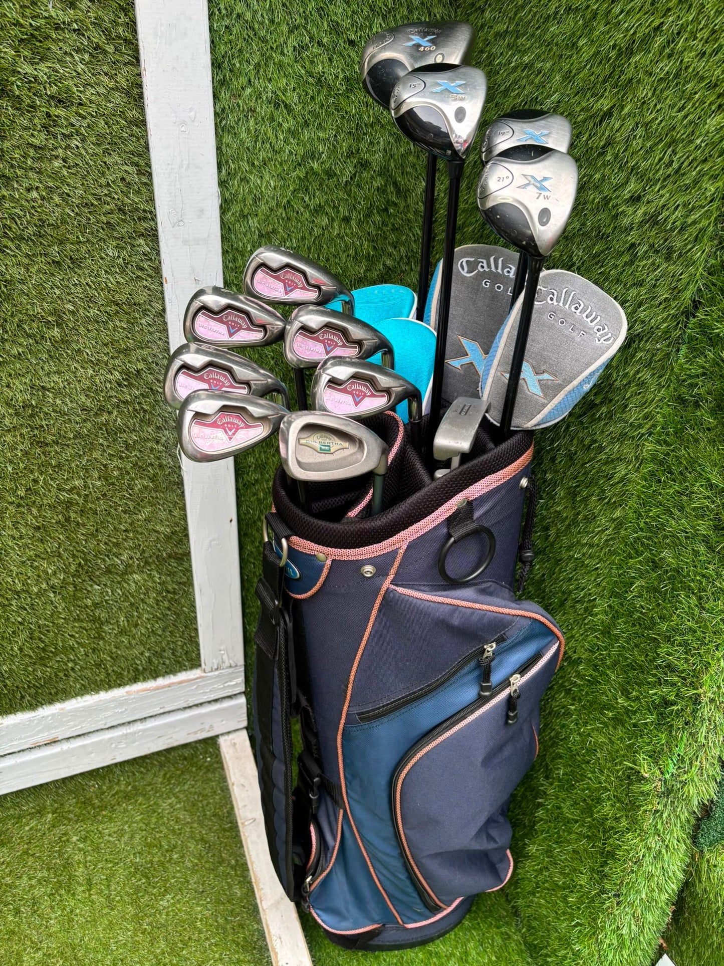 Ladies Golf Set – Callaway Big Bertha Irons, Callaway X Woods (Driver, 3, 5 & 7), HEXSERT HM-1 Putter & Cart Bag