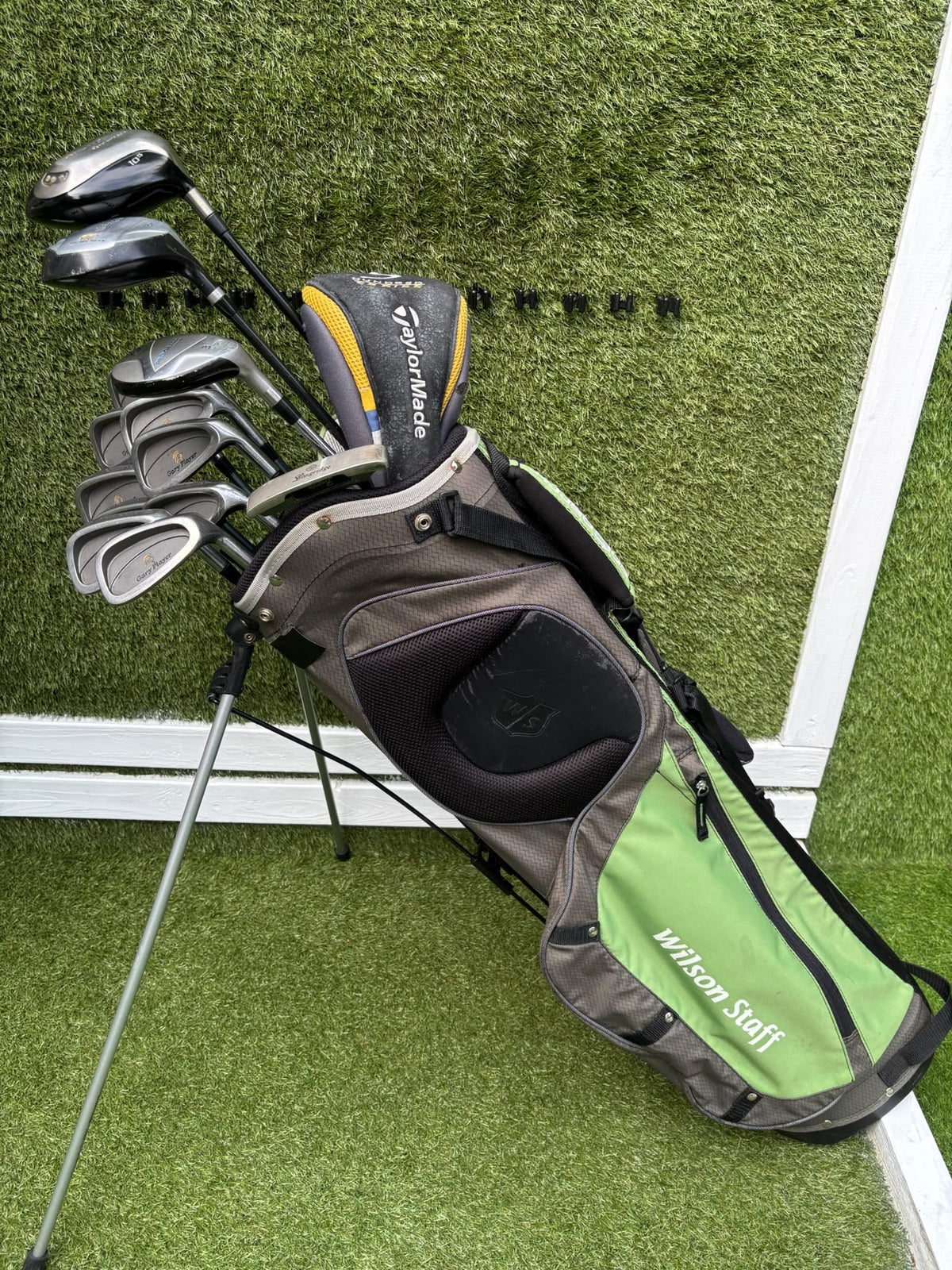 Gary Player Gran-Prix Complete Golf Set – TaylorMade R540 Driver & Wilson Staff Stand Bag
