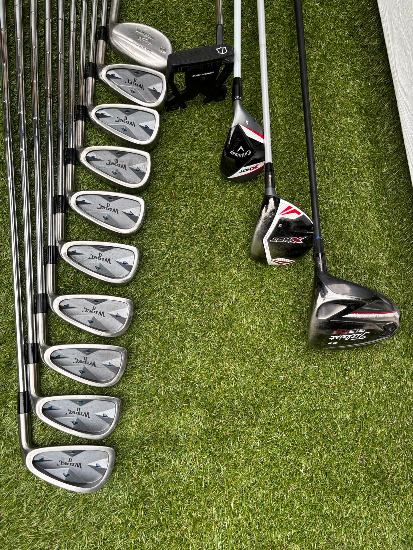 Mizuno Widec II Irons, Titleist 913 Driver, Callaway X Hot Woods, Wilson Infinite Putter & Titleist StaDry Cart Bag