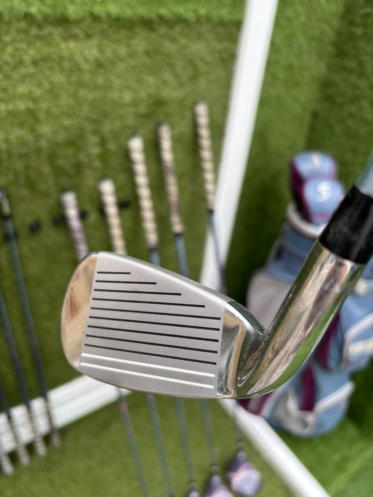 Wilson Hope LX Ladies Complete Golf Set – Matching Woods, Hybrids, 6–SW Irons, Putter & Wilson Bag
