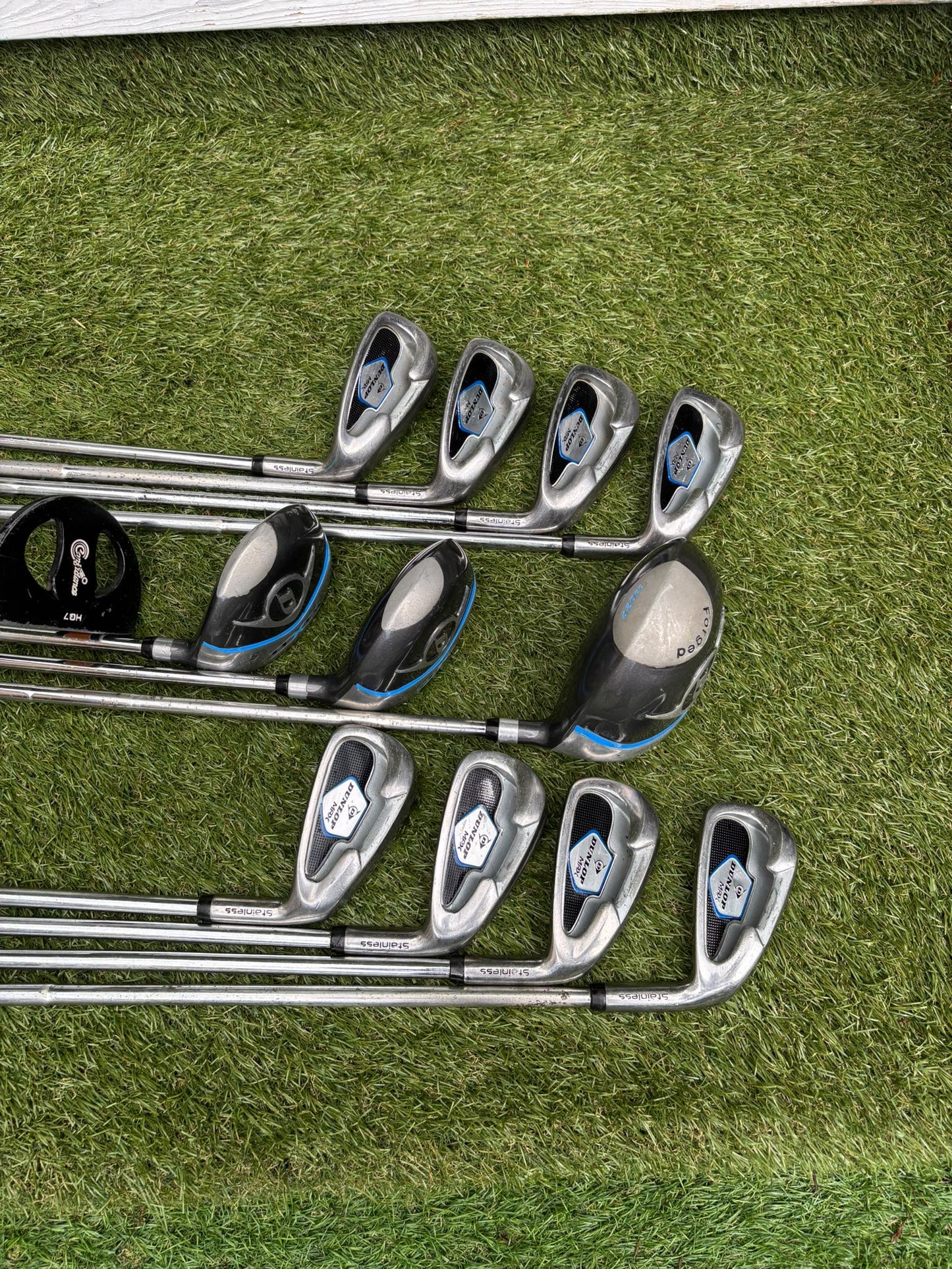 Dunlop MPX Golf Set with Matching MX II Woods, Confidence HC7 Putter & Dunlop Stand Bag
