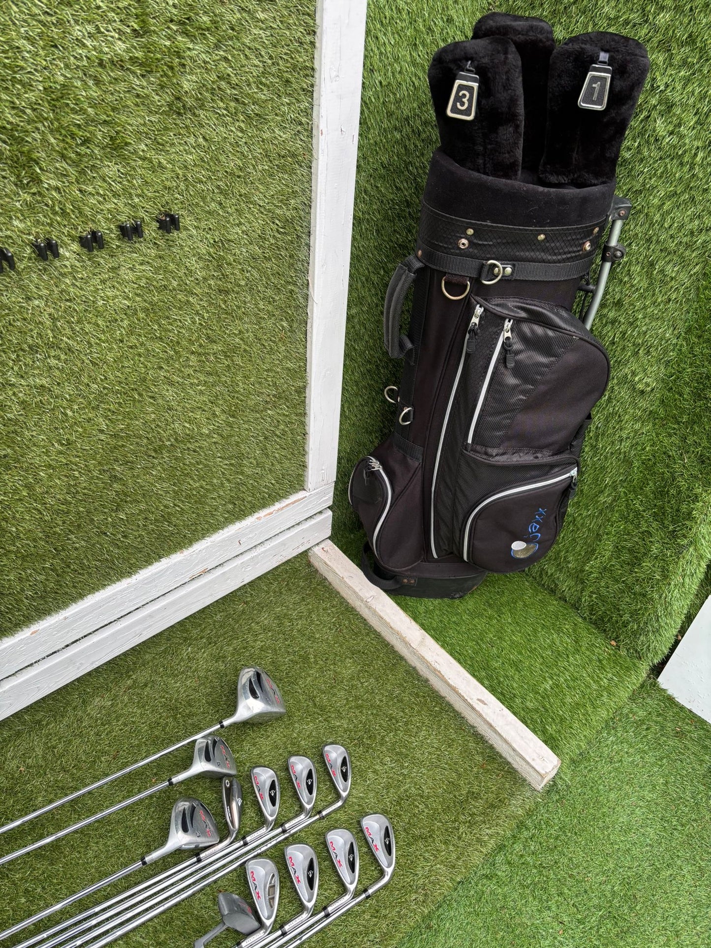 Dunlop MAX Golf Set with Matching Woods, 64° Wedge & Jaxx Stand Bag