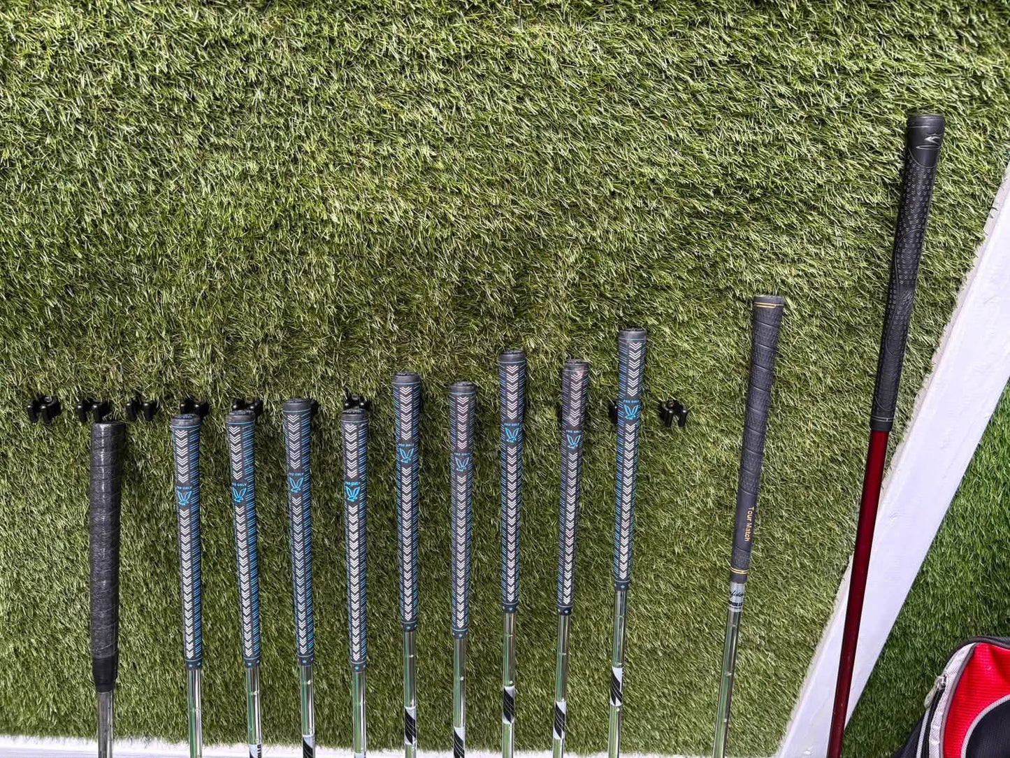 Maple Leaf Competitive Edge Irons + King Cobra Driver, 3 Wood, Zucci Putter & PowaKaddy Bag
