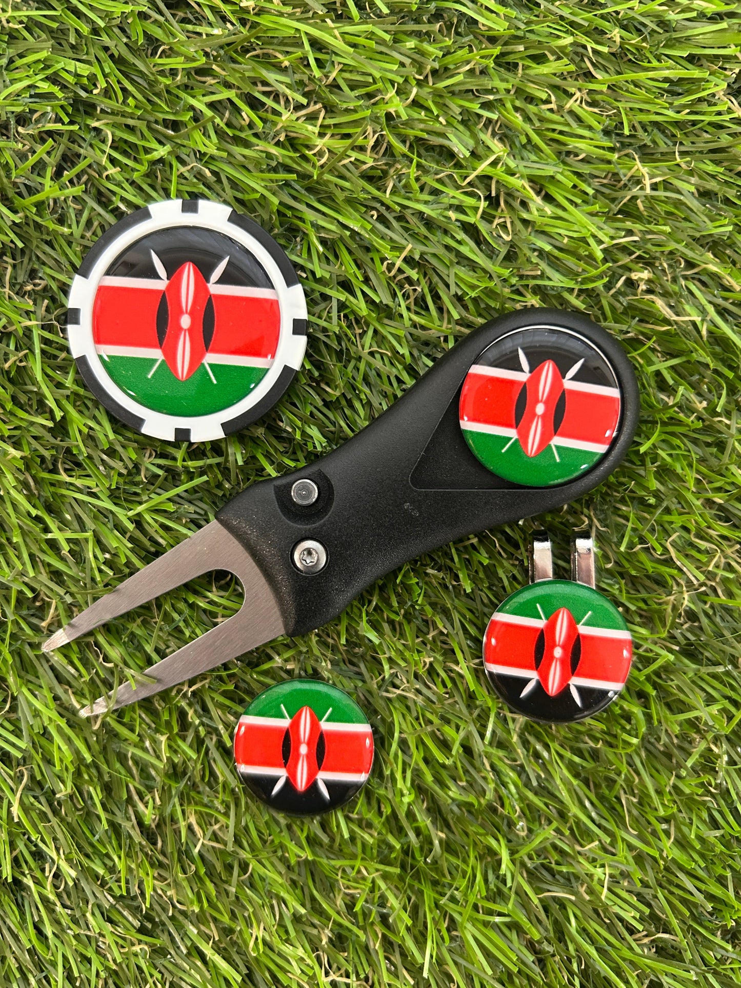 Flags of the World Plastic Pitchfork 3 Flag markers and poker chip