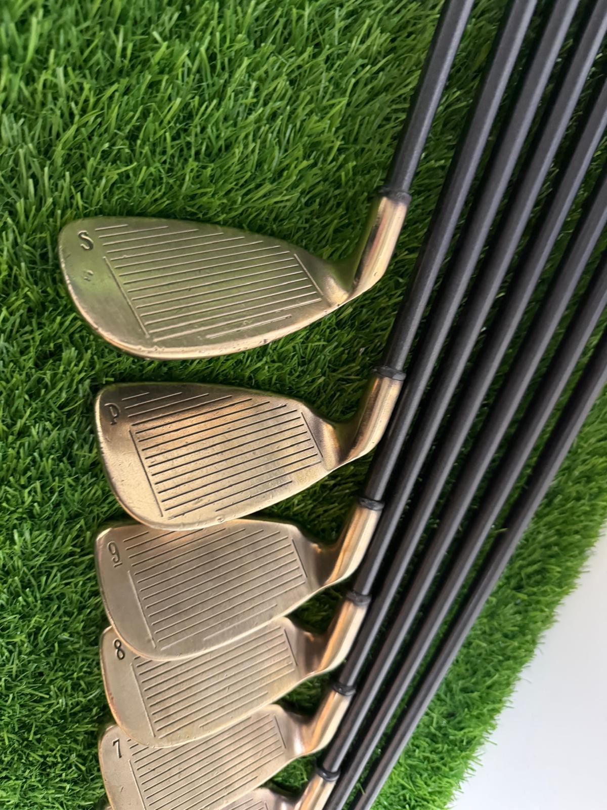 Men's Right Handed Premium Branded Callaway Big Bertha Gold Graphite Shafts- Complete Package Set.