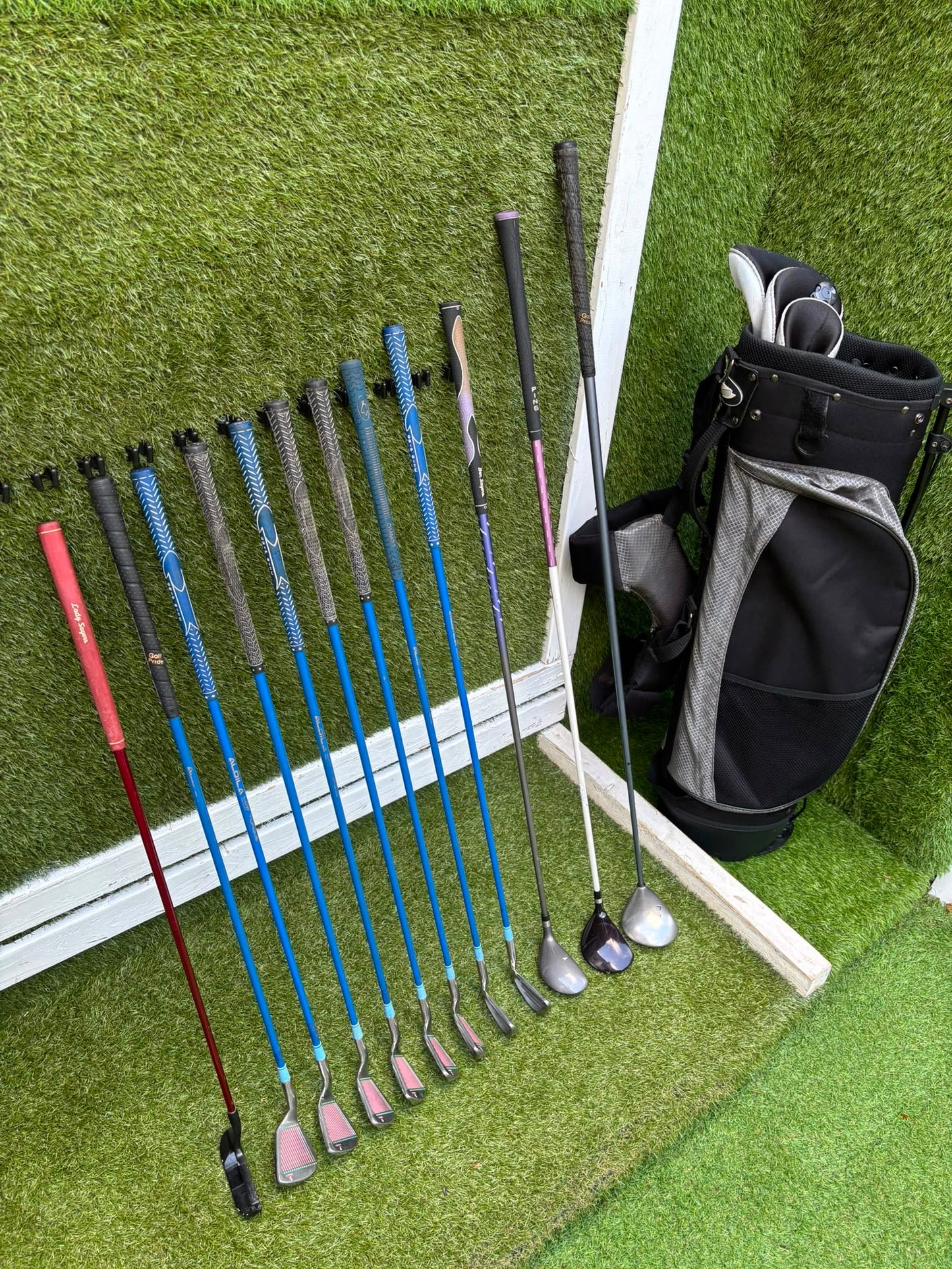 Ladies Yasuda SP-1800 Irons, Callaway Big Bertha Driver, Ping Rhapsody 7 Wood, Ben Sayers Hybrid & Stand Bag