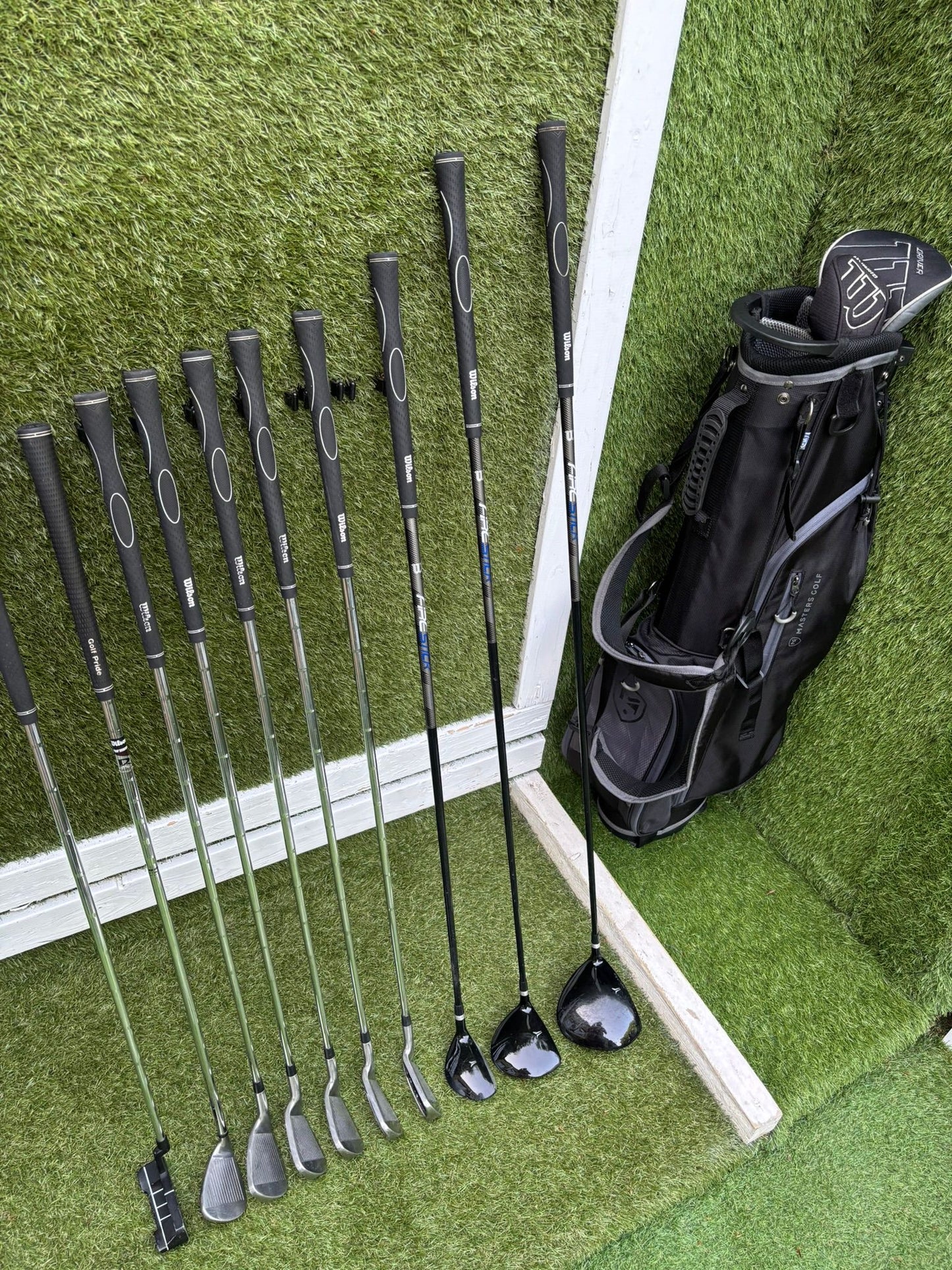 Wilson 1200 TPX Golf Set with Hybrid, Deep Red Wedge & Brand New Stand Bag - Free Delivery