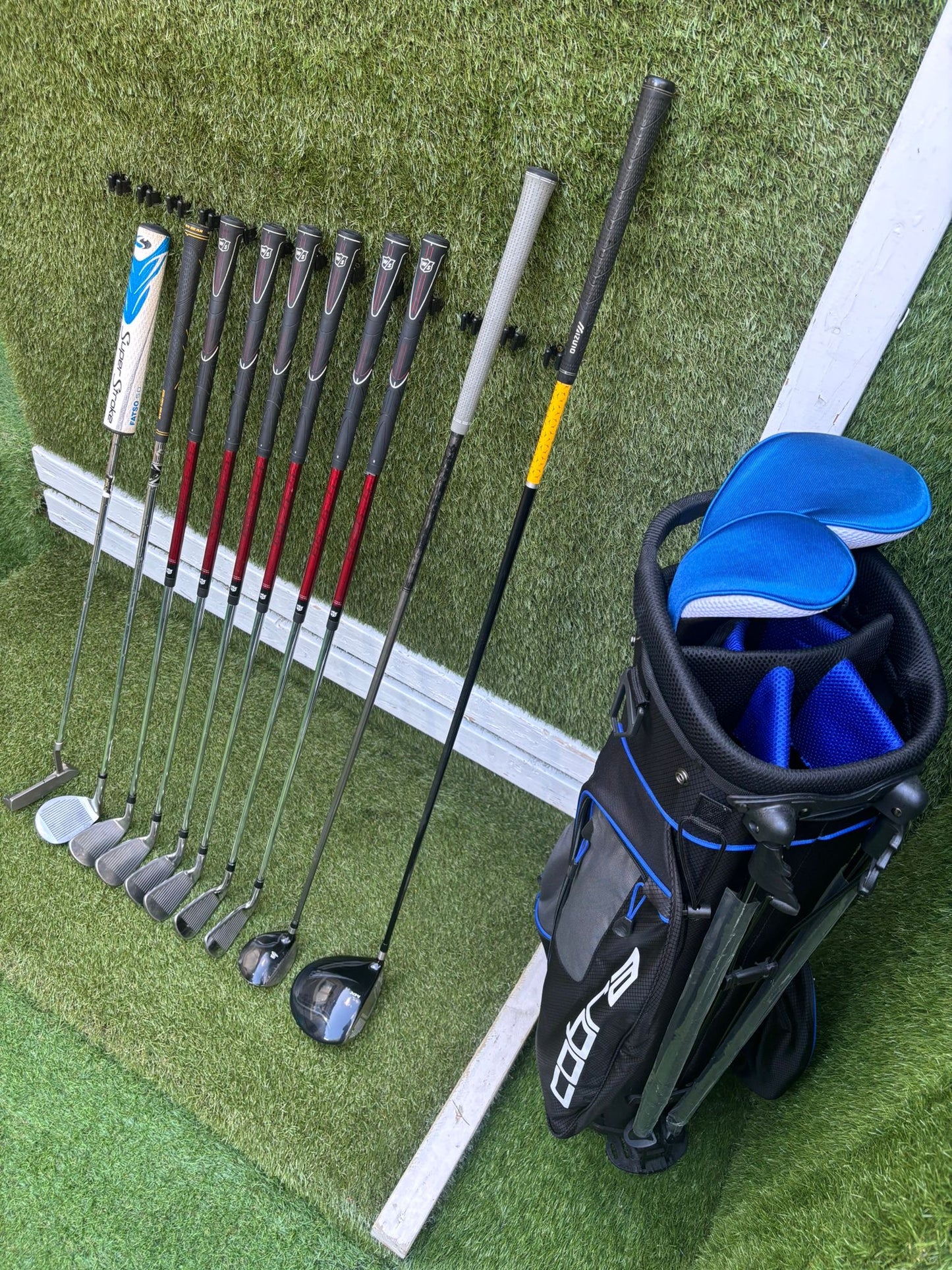 Wilson Staff Di11 Golf Set with Mizuno MX-700 Driver, Ping DSE Pengyo Putter & Cobra Stand Bag