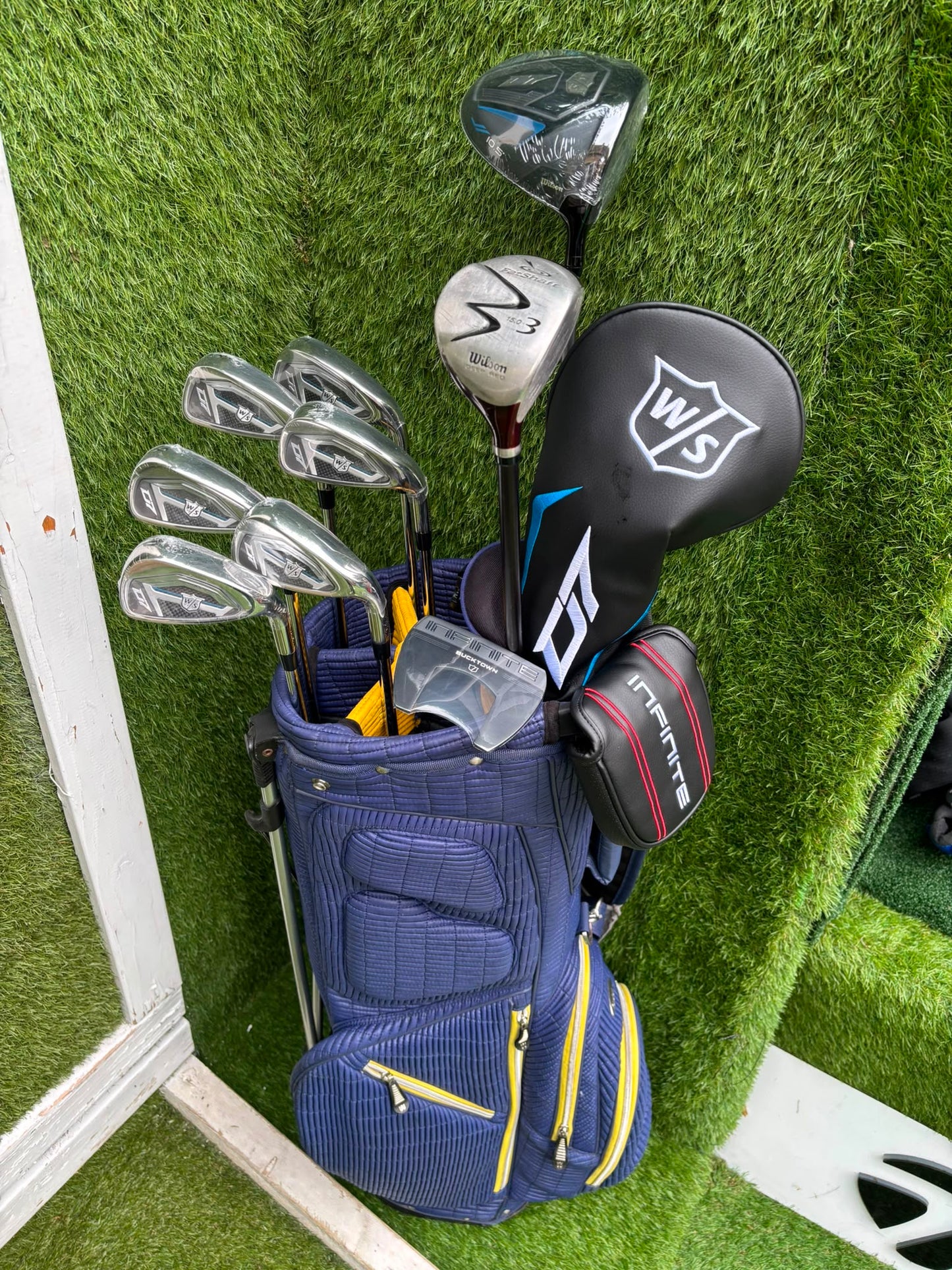 Brand New Wilson Staff D7 XS Golf Set, Brand New Driver & Irons, Brand New Infinite Bucktown Putter, Premium OUUL Stand Bag