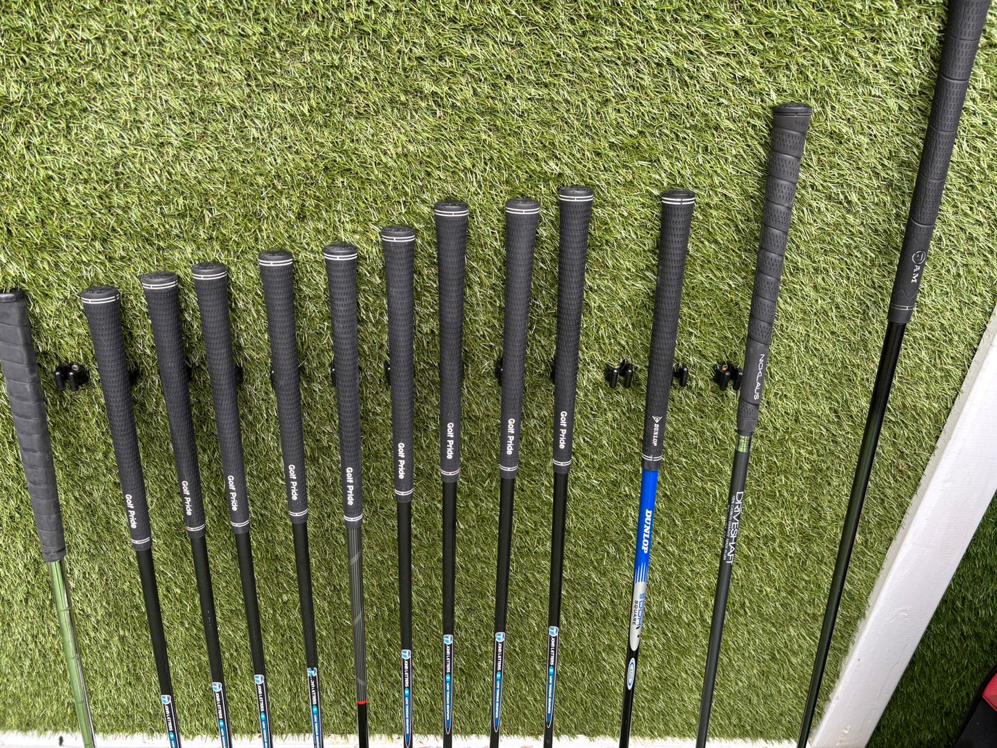 John Letters Trilogy T5 Graphite Iron Set + Woods & Motocaddy Bag