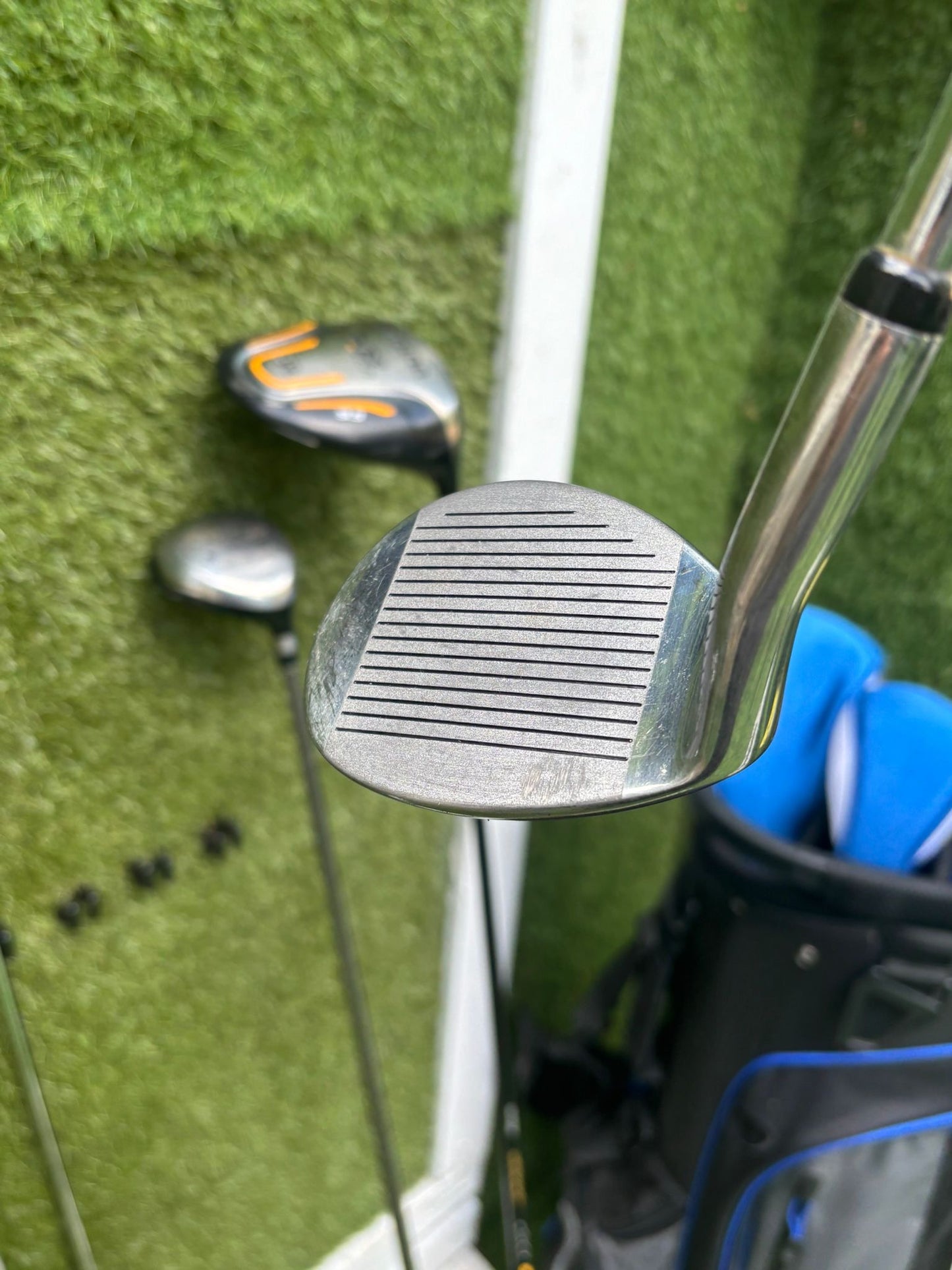 Wilson Staff Di11 Golf Set with Mizuno MX-700 Driver, Ping DSE Pengyo Putter & Cobra Stand Bag