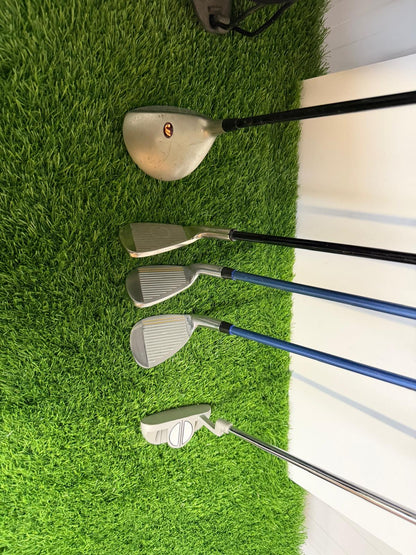 Junior Left Handed Golf Clubs and Bag Set. All in good used condition, 7 iron measures 32 inches so suitable for 9-12 year olds.