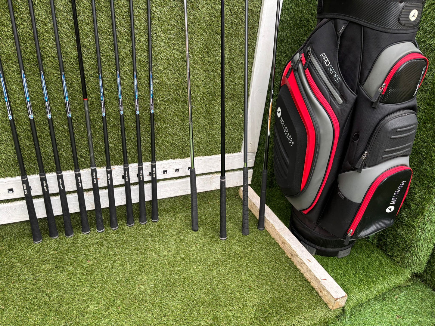 John Letters Trilogy T5 Graphite Iron Set + Woods & Motocaddy Bag