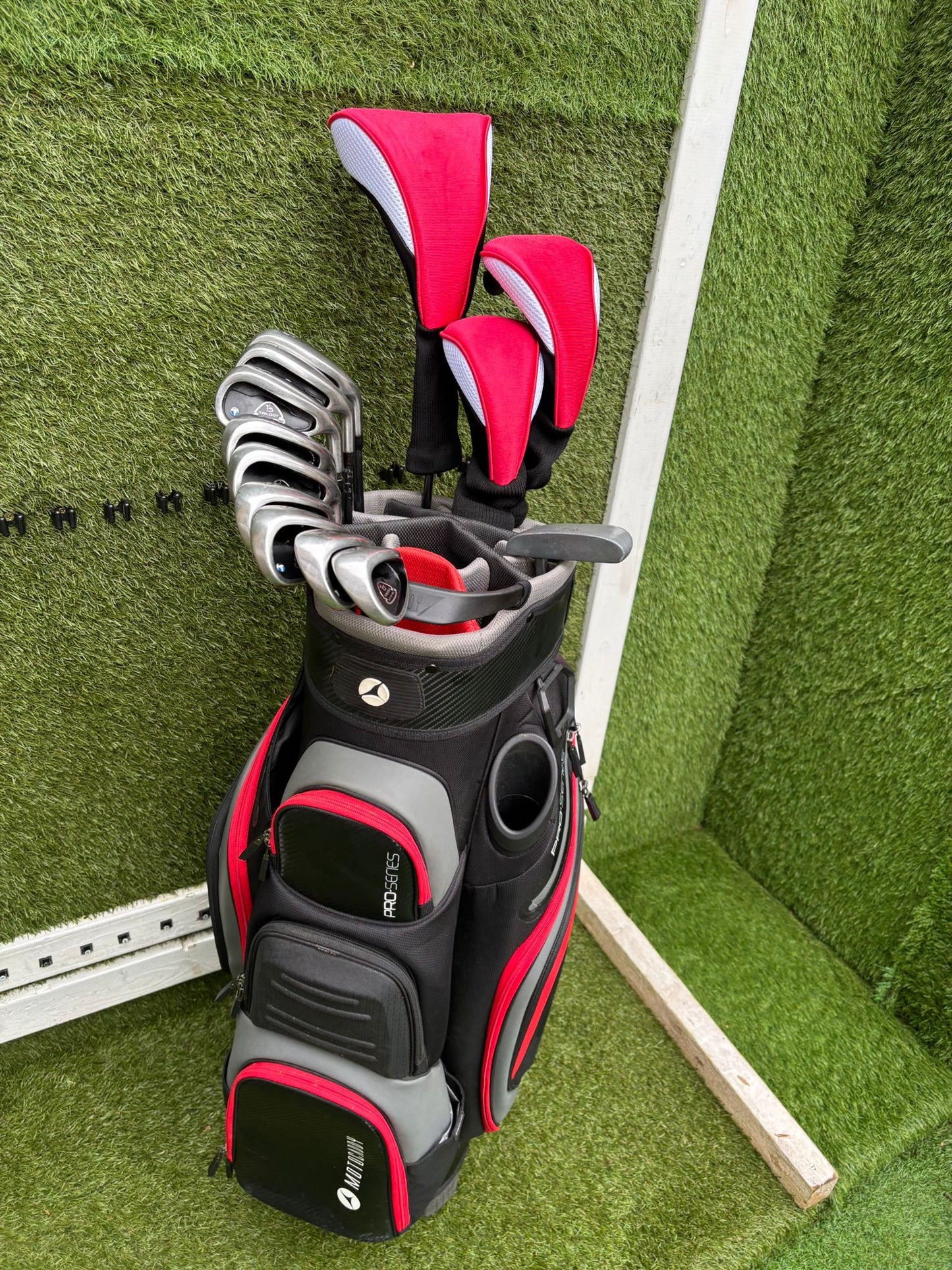 John Letters Trilogy T5 Graphite Iron Set + Woods & Motocaddy Bag