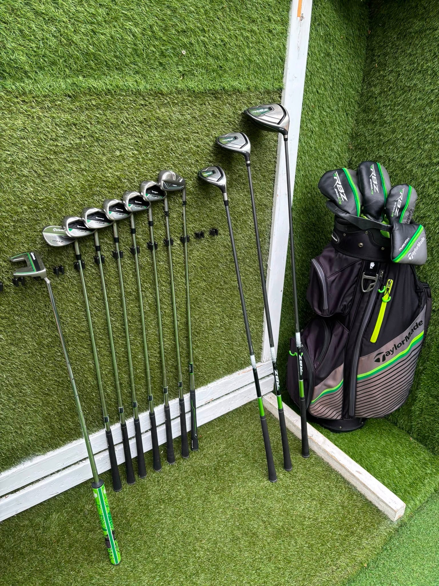 TaylorMade RBZ SpeedLite Complete Golf Set, Matching Woods, Irons & Cart Bag