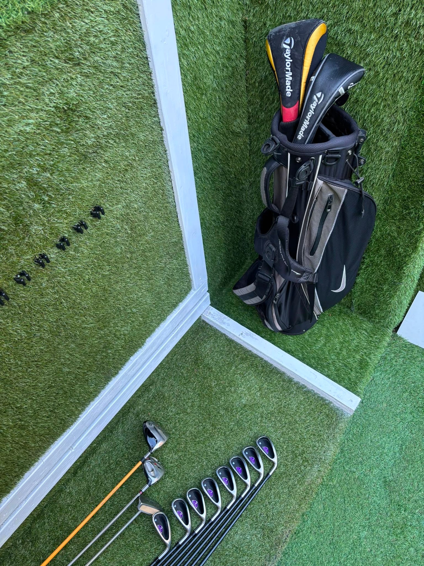 John Letters Graphite Irons, TaylorMade Driver, TaylorMade r7 Wood, EZROLL Putter & Nike Stand Bag