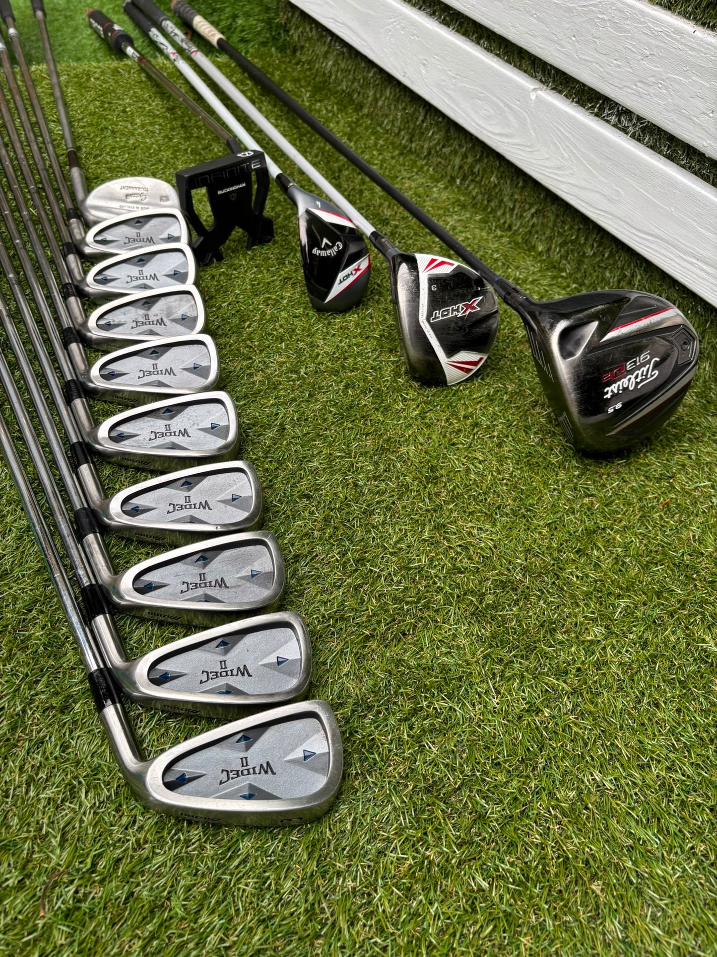 Mizuno Widec II Irons, Titleist 913 Driver, Callaway X Hot Woods, Wilson Infinite Putter & Titleist StaDry Cart Bag