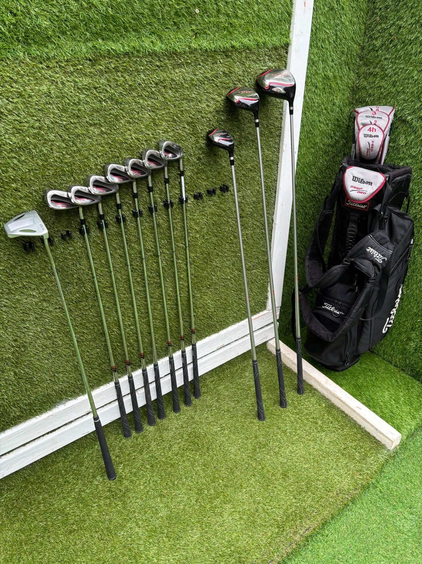 Wilson Deep Red Full Matching Golf Set (5–SW) with Titleist Stand Bag