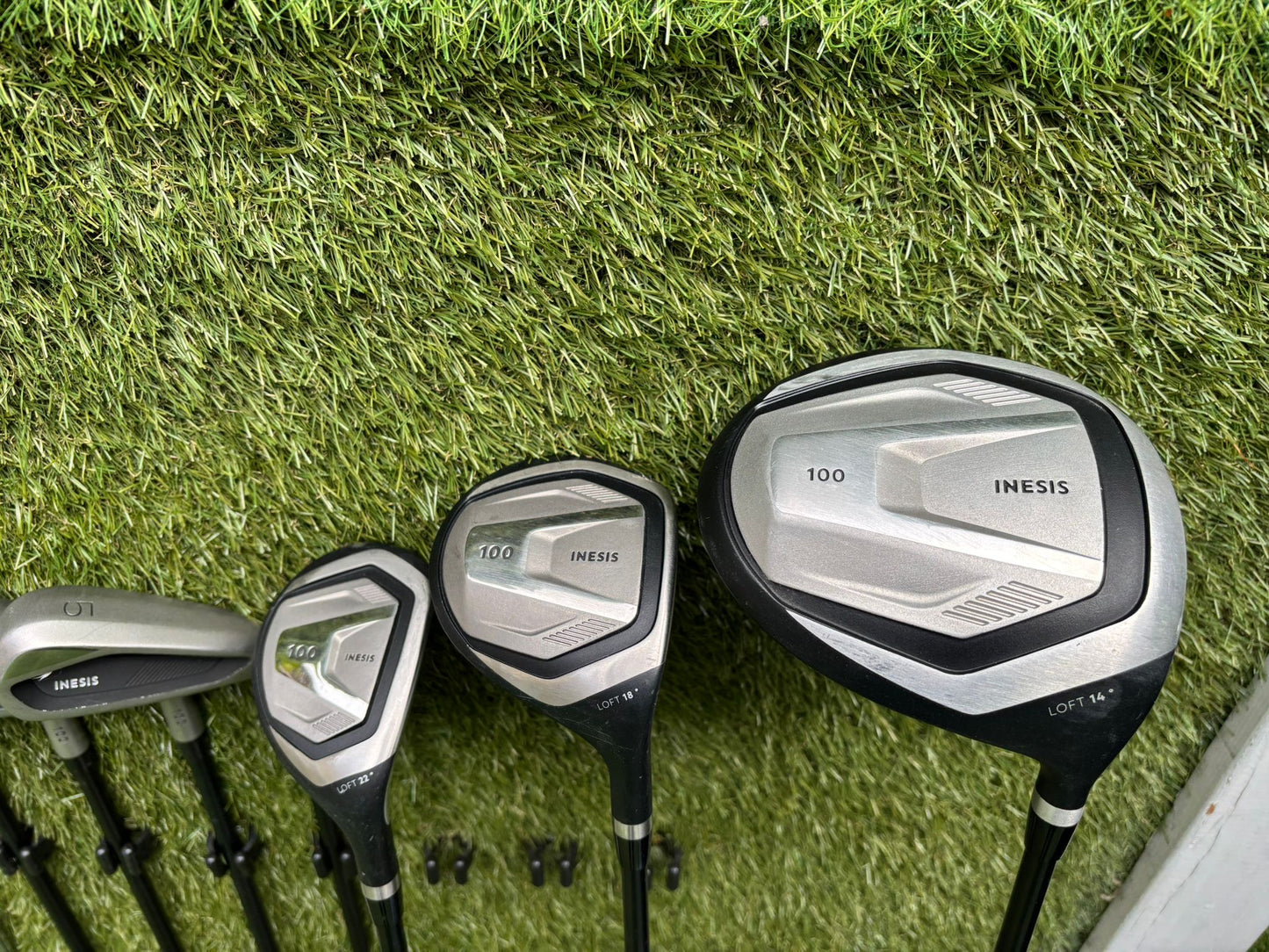 Inesis 100 Golf Set with Matching Woods, Cleveland 56° Wedge & Inesis Light Stand Bag
