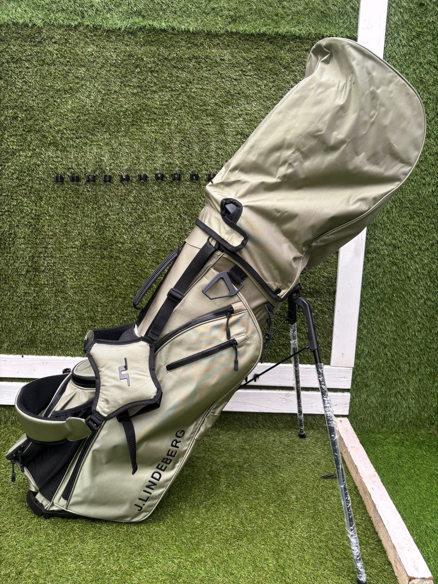 Ping i25 Irons, EVNROLL ER5 Putter, Mizuno S18 56°, Mizuno Zoid Hybrid, Mixed Woods & J.Lindeberg Stand Bag – 11 Clubs