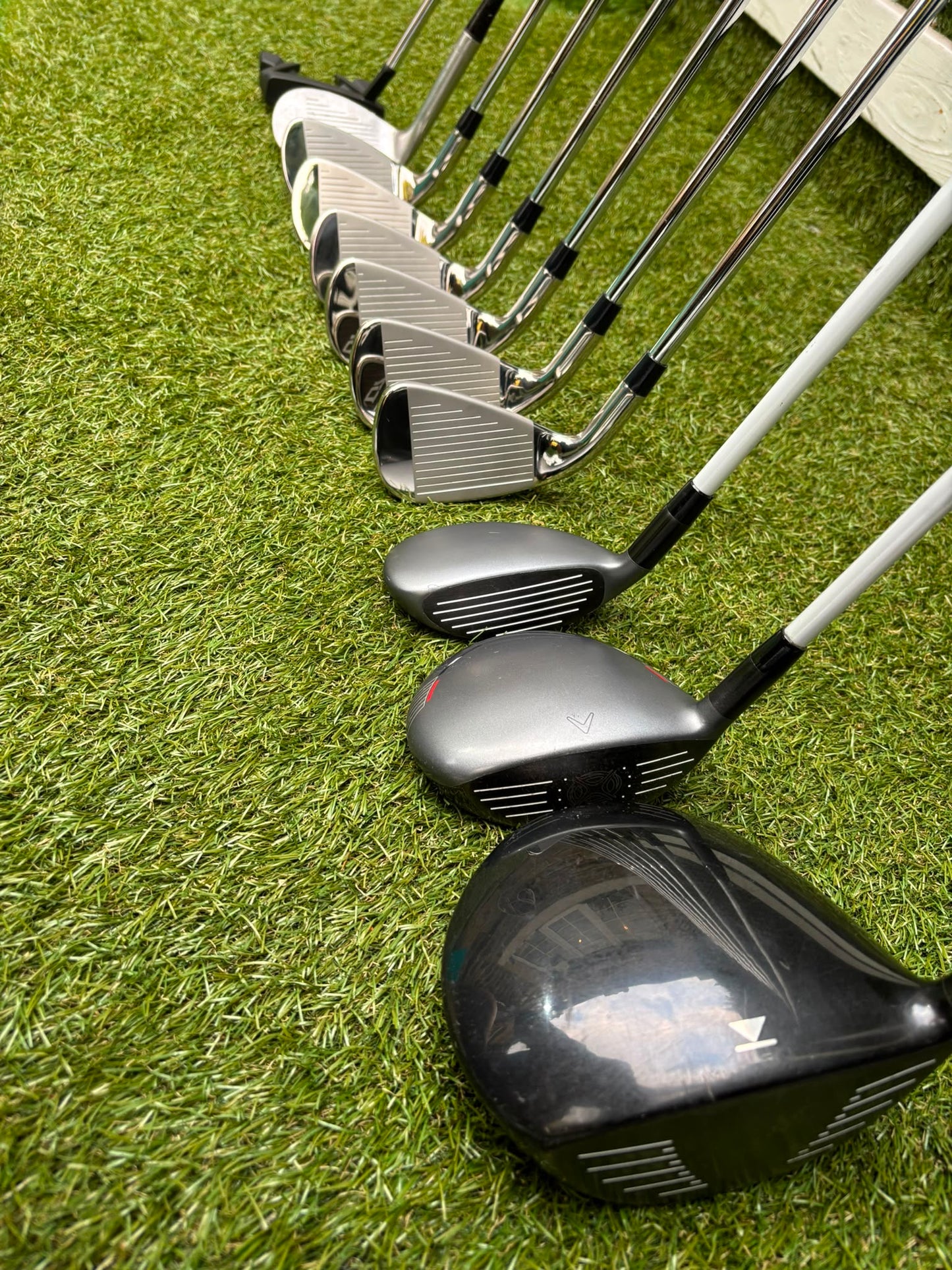 New Wilson Staff D7 Irons, Titleist Driver, Callaway Wood & Hybrid, New Wilson Infinite Putter Titleist Waterproof Cart Bag