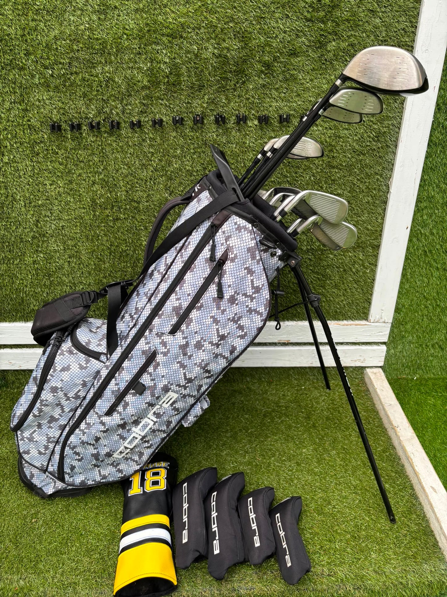 Cobra FLY-XL Complete Golf Set, Matching Woods, Hybrids, Irons & Cobra Ultralight Pro Stand Bag