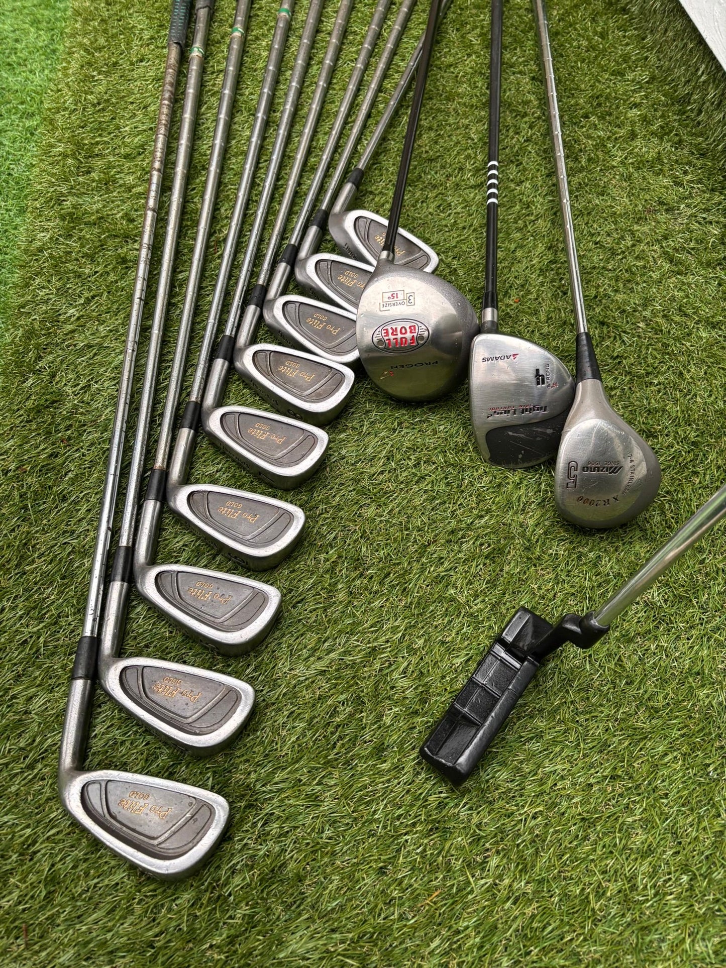 Starter Set – Spalding Pro Flite Gold 3–SW + Woods + Bag (13 Clubs) £95.00 Delivered