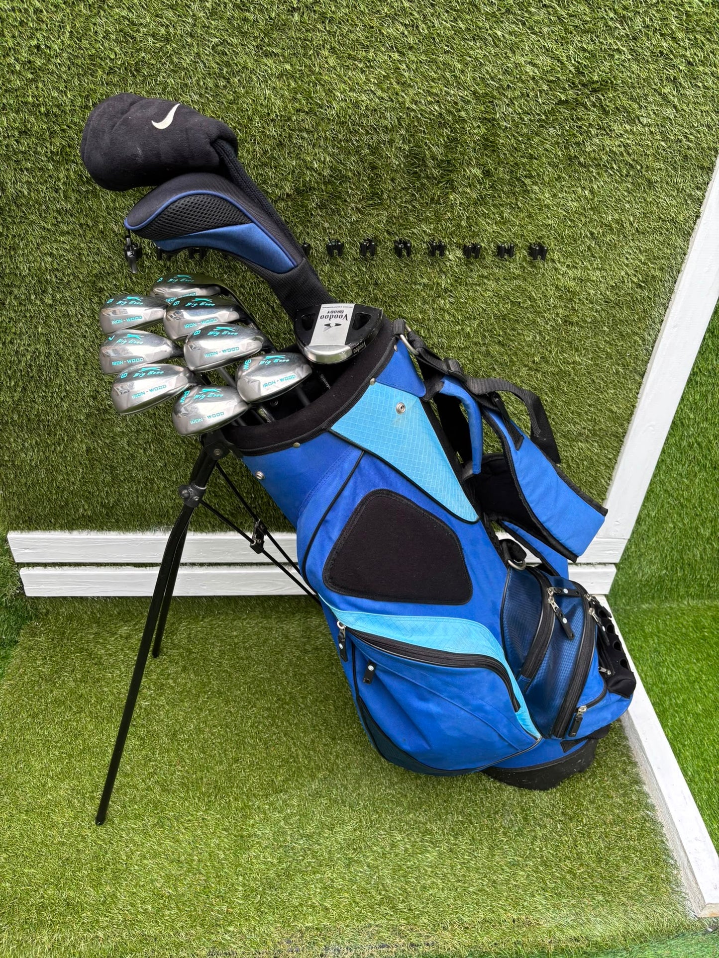 Slazenger Iron-Woods, Nike Driver, Wilson Fairway Wood, Voodoo Daddy Putter & Stand Bag