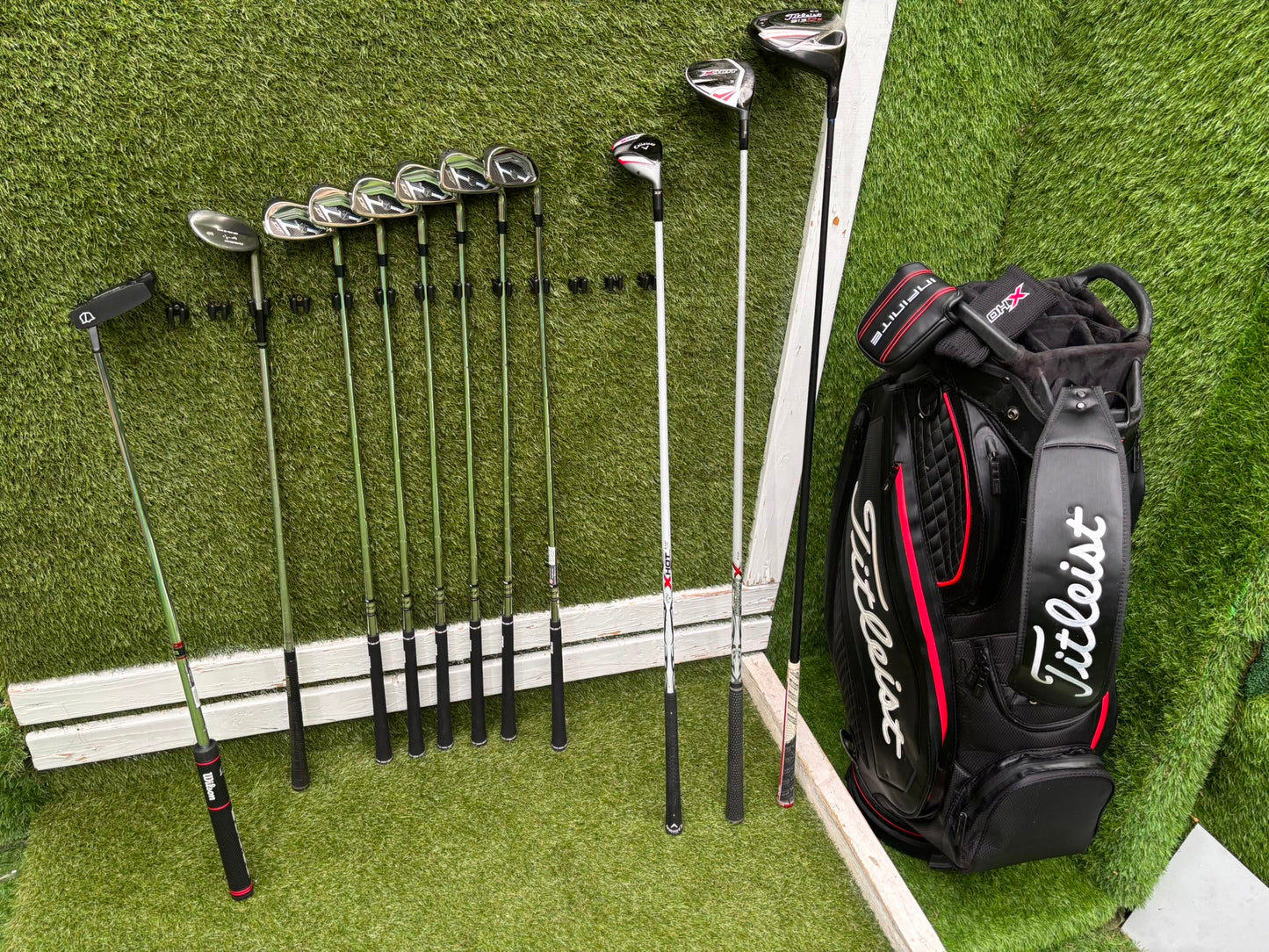New Wilson Staff D7 Irons, Titleist Driver, Callaway Wood & Hybrid, New Wilson Infinite Putter Titleist Waterproof Cart Bag