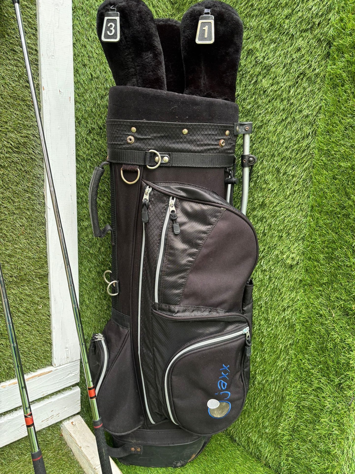 Dunlop MAX Golf Set with Matching Woods, 64° Wedge & Jaxx Stand Bag