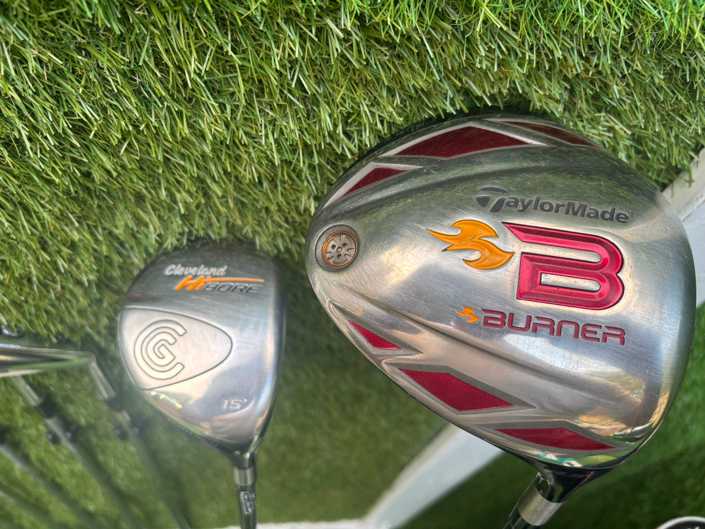 Wilson 3–SW Irons, TaylorMade Driver, Cleveland Fairway, Slazenger Putter & Titleist Cart Bag