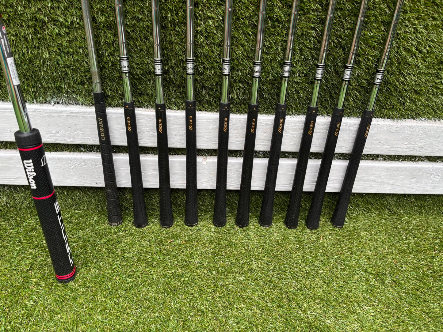 Mizuno Widec II Irons, Titleist 913 Driver, Callaway X Hot Woods, Wilson Infinite Putter & Titleist StaDry Cart Bag