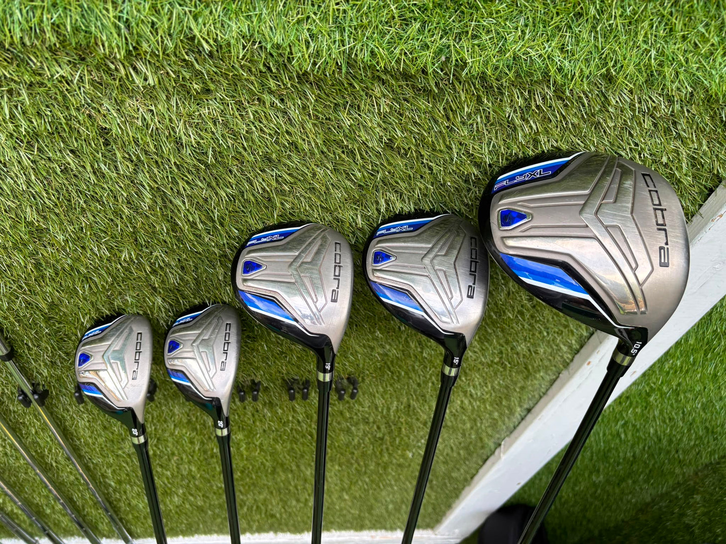 Cobra FLY-XL Complete Golf Set, Matching Woods, Hybrids, Irons & Cobra Ultralight Pro Stand Bag