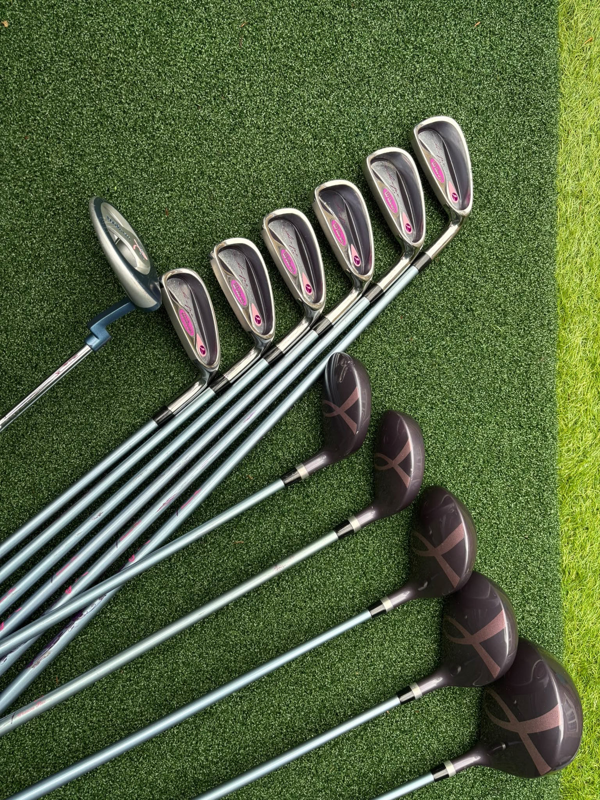 Wilson Hope LX Ladies Complete Golf Set – Matching Woods, Hybrids, 6–SW Irons, Putter & Wilson Bag