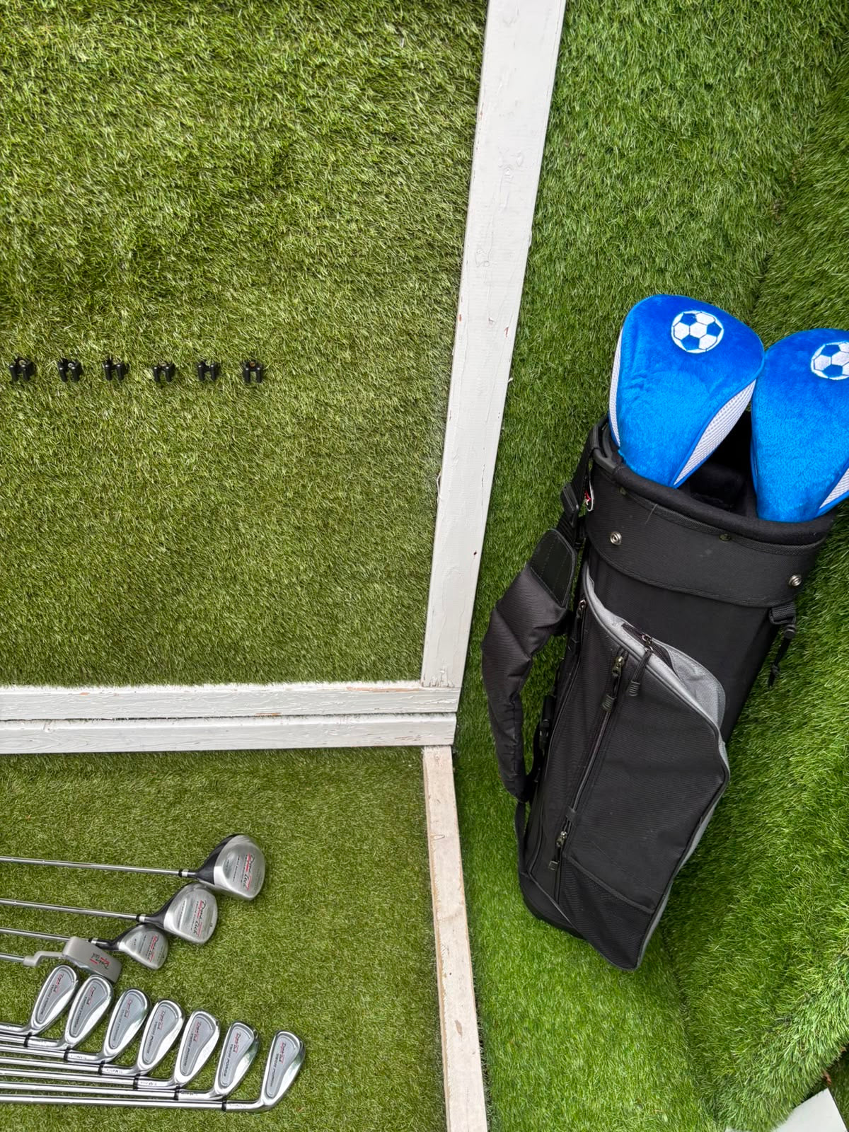 Unused and Boxed Dyna-Tech “Tech Force” Full Golf Set (5–SW) + Driver, 3 Wood, Hybrid + Bag