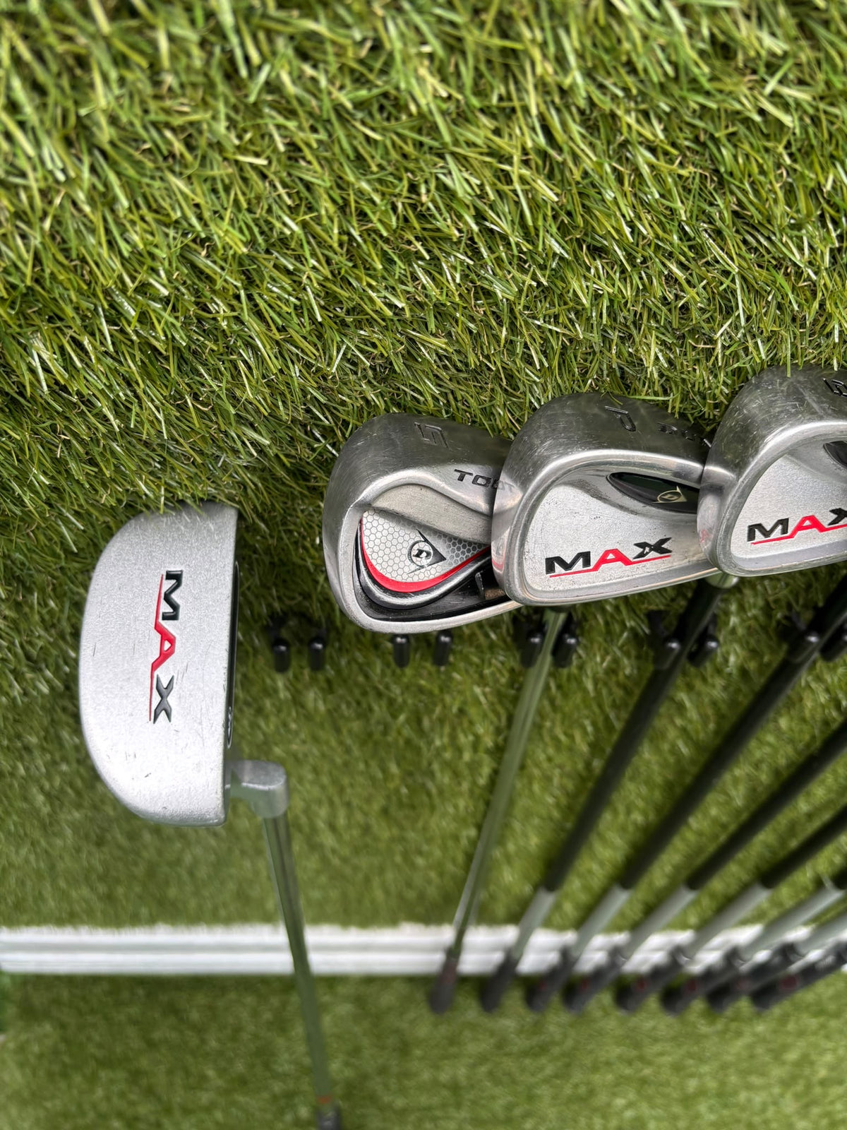Dunlop MAX Complete Golf Set – 420cc Titanium Driver, Matching Irons & Dunlop Bag