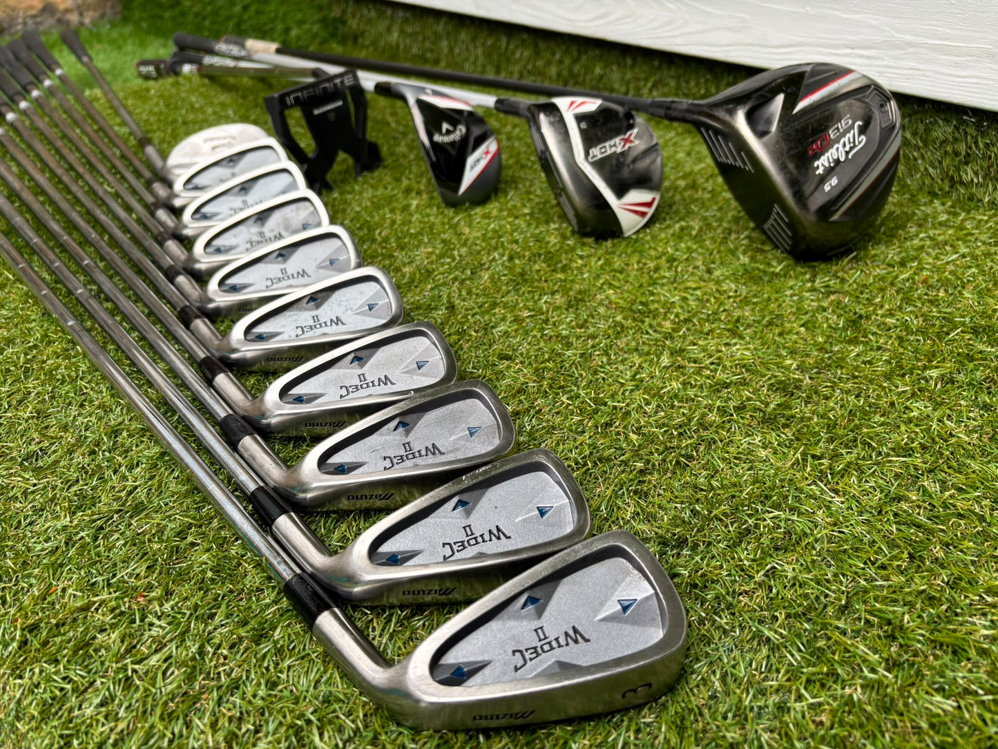 Mizuno Widec II Irons, Titleist 913 Driver, Callaway X Hot Woods, Wilson Infinite Putter & Titleist StaDry Cart Bag