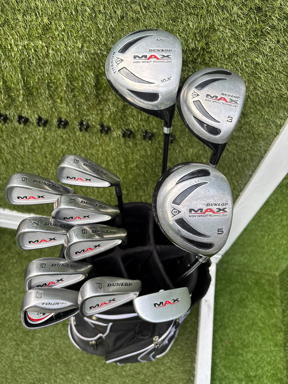 Dunlop MAX Complete Golf Set – 420cc Titanium Driver, Matching Irons & Dunlop Bag
