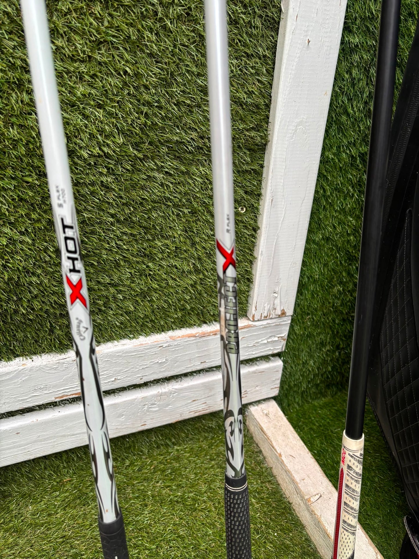 New Wilson Staff D7 Irons, Titleist Driver, Callaway Wood & Hybrid, New Wilson Infinite Putter Titleist Waterproof Cart Bag