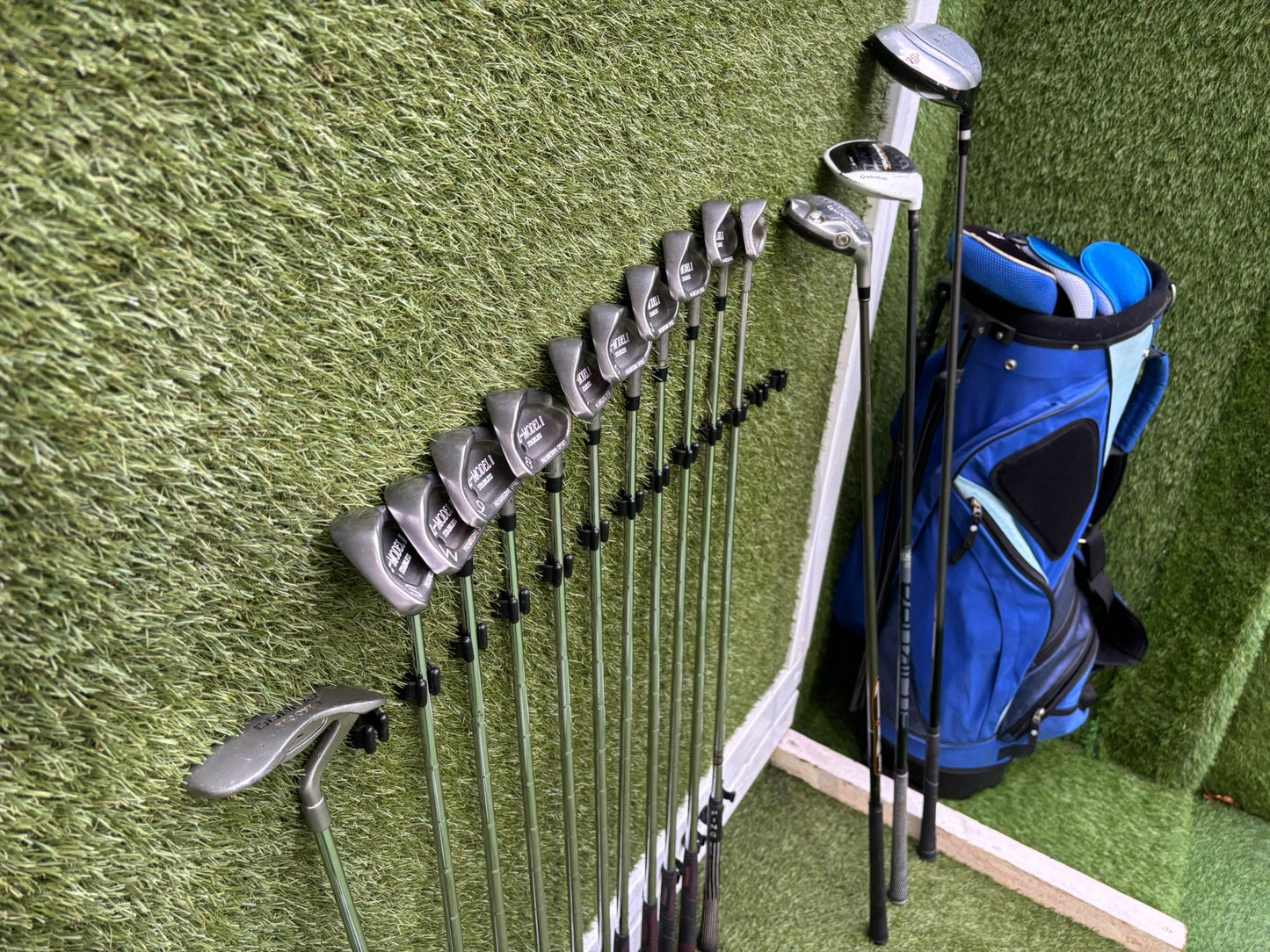 Z-MODEL II Irons + TaylorMade Woods & Hybrid + Ping Zing 2 + Donnay Putter + Peter Alliss Stand Bag – 14 Clubs