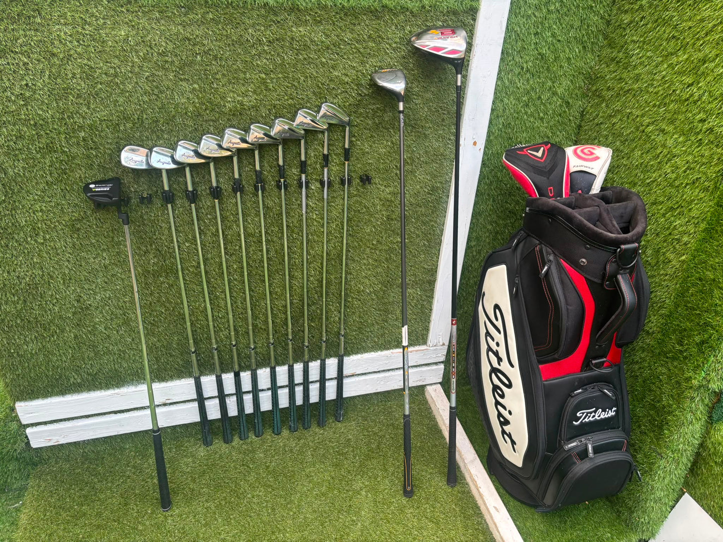 Wilson 3–SW Irons, TaylorMade Driver, Cleveland Fairway, Slazenger Putter & Titleist Cart Bag