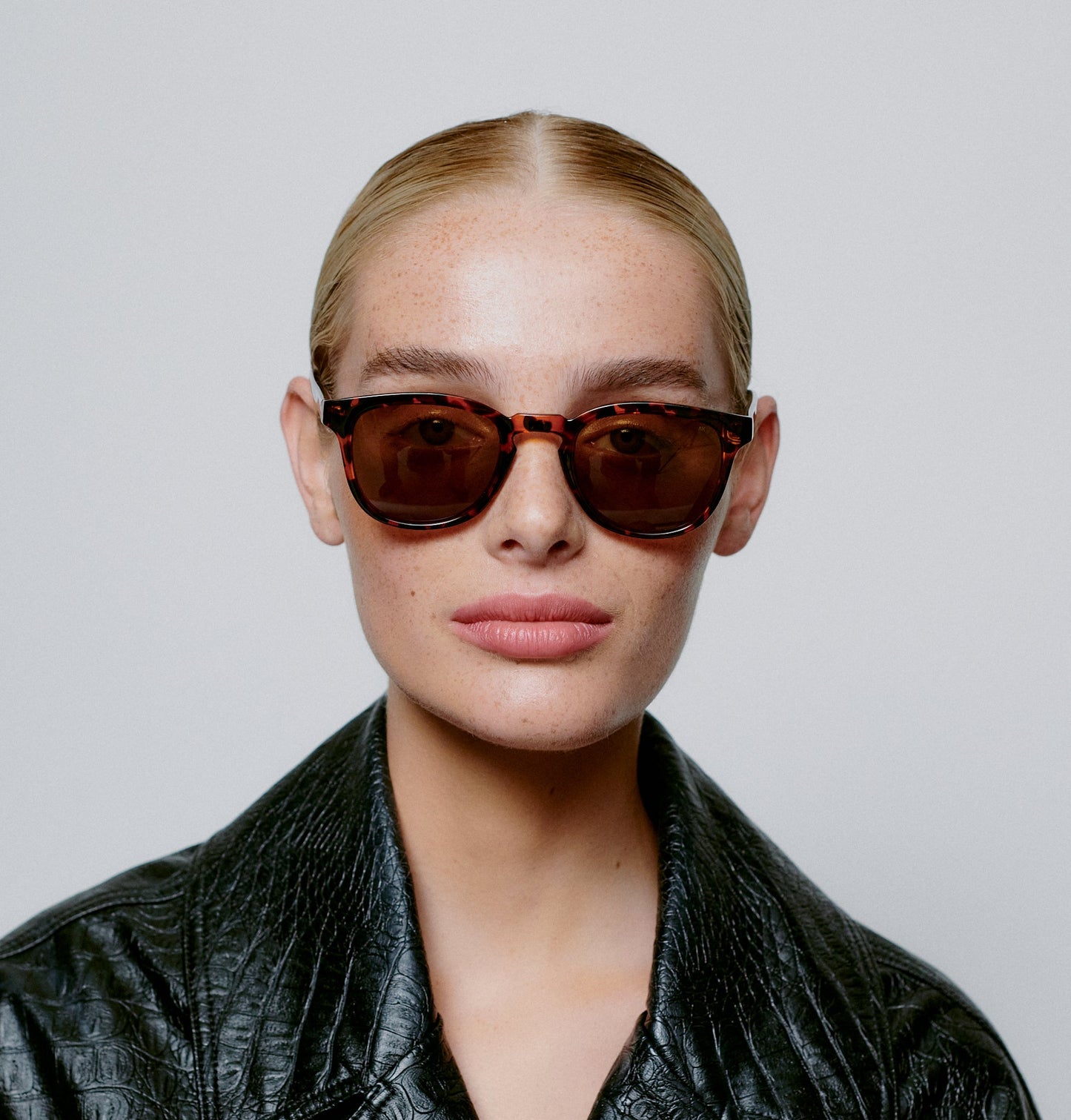 AKJAERBEDE Bate Demi Tortoise Square Sunglasses UV400