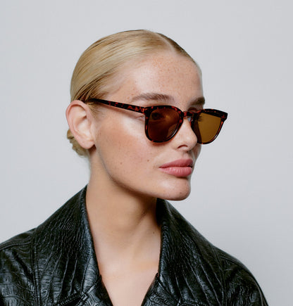 AKJAERBEDE Bate Demi Tortoise Square Sunglasses UV400