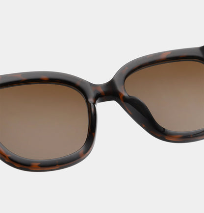 A.KJÆRBEDE BILLY Sunglasses l Demi Tortoise