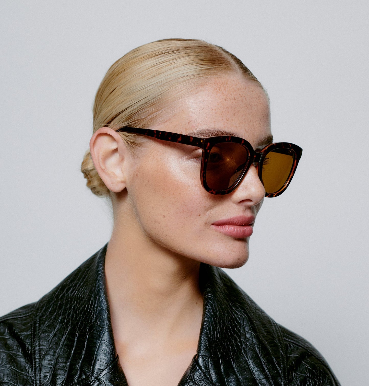 A.KJÆRBEDE BILLY Sunglasses l Demi Tortoise