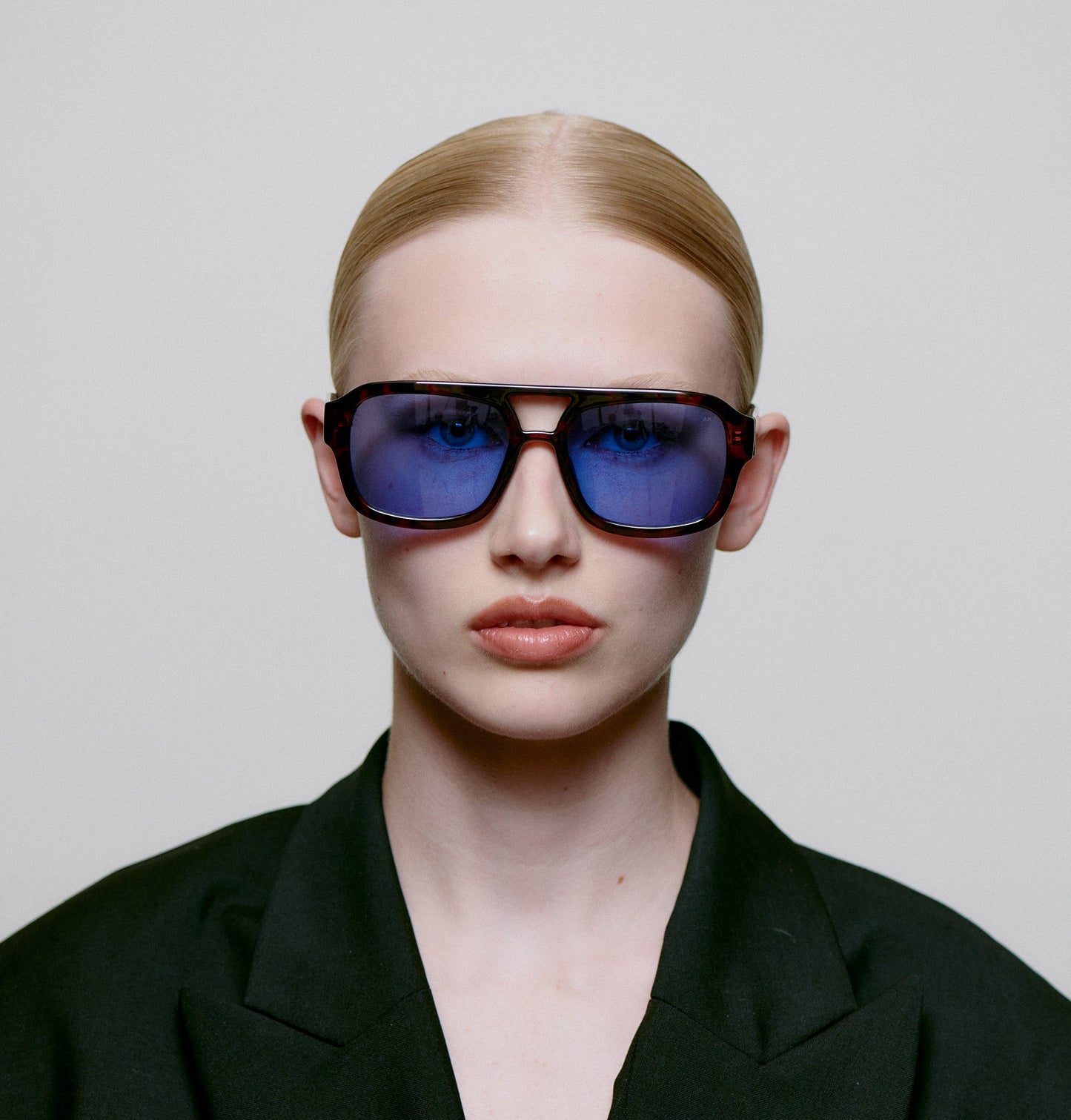 A.KJÆRBEDE KAYA Sunglasses l Demi Tortoise, Blue Lens