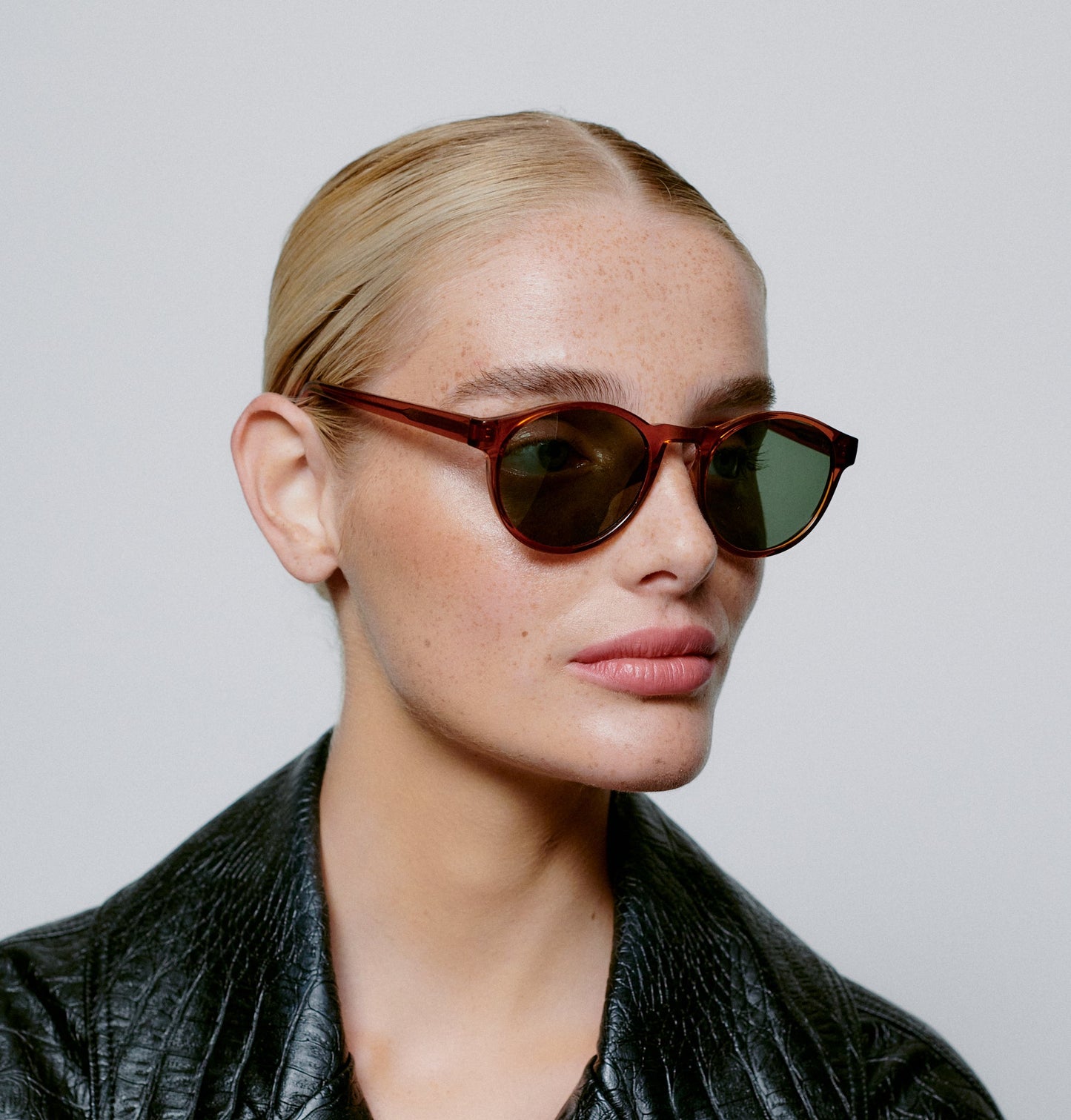 A.KJÆRBEDE (AKJAERBEDE) Marvin Sunglasses | Brown Transparent Round Frame
