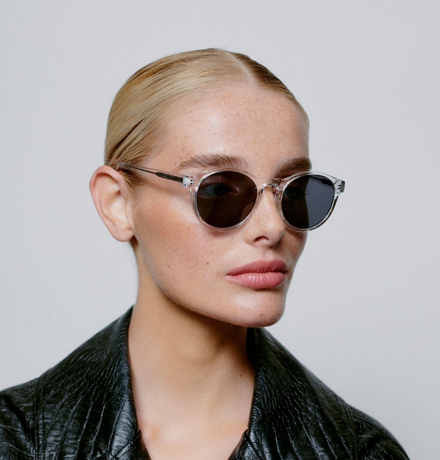 A.KJÆRBEDE (AKJAERBEDE) Marvin Sunglasses | Crystal Round Frame